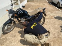 PRF recupera motocicleta com ocorrência de roubo