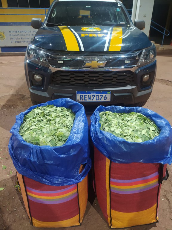 PRF apreende 45 Kg de folhas de coca com boliviano em Miranda (MS)