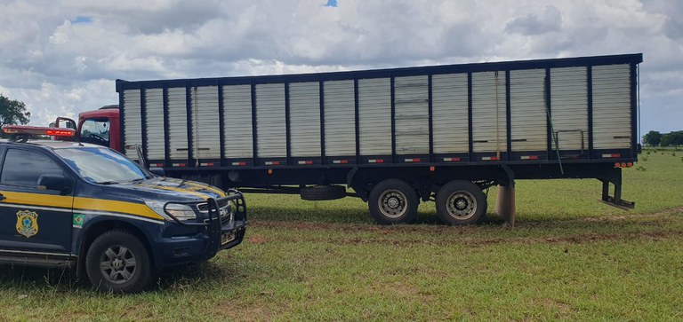 PRF recupera em Campo Grande (MS) caminhão roubado no MT