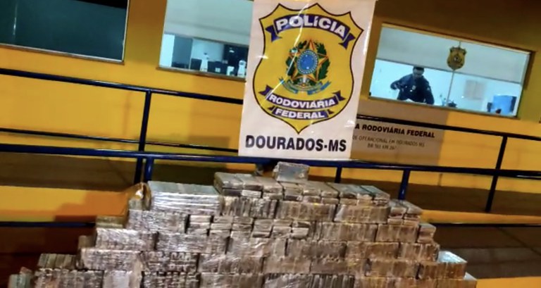 PRF apreende em Dourados (MS) cerca de meia tonelada de cocaína em caminhão frigorífico