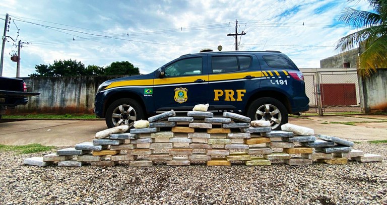 PRF apreende 63 Kg de cocaína dentro de pneu em Anastácio (MS)