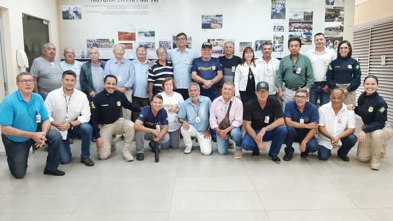 Superintendente da PRF/MS recebe visita de PRFs veteranos