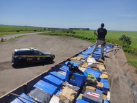 PRF apreende 3,7 toneladas de maconha, um fuzil e munições em Naviraí (MS)