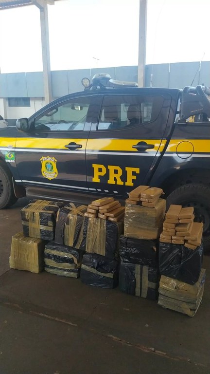 PRF apreende 252 Kg de maconha em Maracaju (MS)