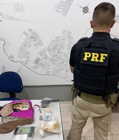 PRF apreende pistola e cocaína escondidas em sandália em Ponta Porã (MS)