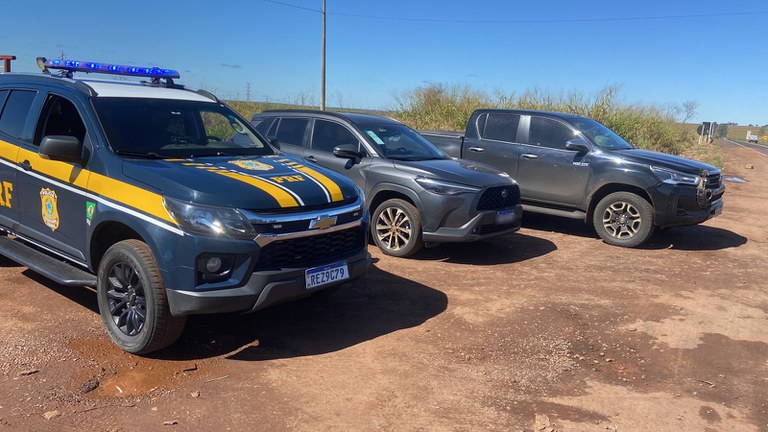 PRF recupera veículos e prende sequestrador de um casal mantido refém em Goiás