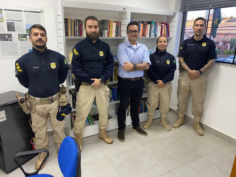 Reunião entre Policiais Rodoviários Federais e o Promotor de Justiça do Núcleo Ambiental do Estado do Mato Grosso do Sul