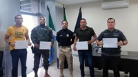 Superintendente da PRF/MS entrega homenagens a policiais militares que resgataram vítimas de acidente na BR-060