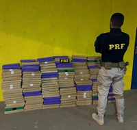 PRF apreende 527 Kg de maconha e recupera veículo em Coxim (MS)