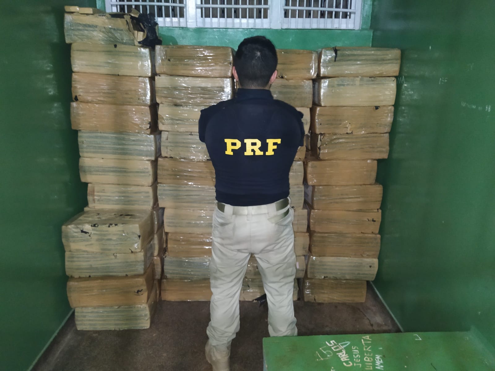 PRF apreende 2 toneladas de maconha em Sidrolândia (MS)