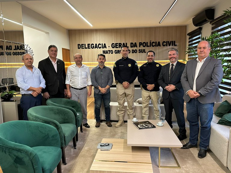 Superintendente da PRFMS realiza visita ao DiretorGeral da PC em.jpg