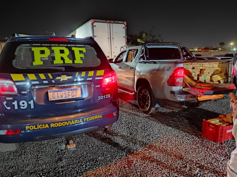 PRF apreende 2 toneladas de maconha em Campo Grande (MS).jpg