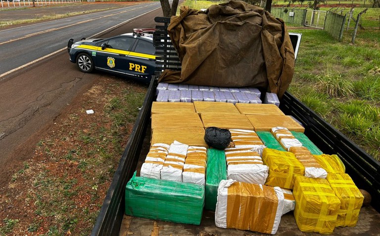 PRF apreende 1,5 tonelada de maconha em Vicentina (MS)