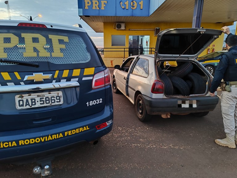 PRF apreende 48 pneus em Itaquiraí (MS).jpg