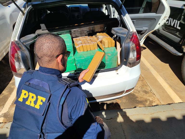 PRF apreende 167 Kg de maconha em Bandeirantes (MS)