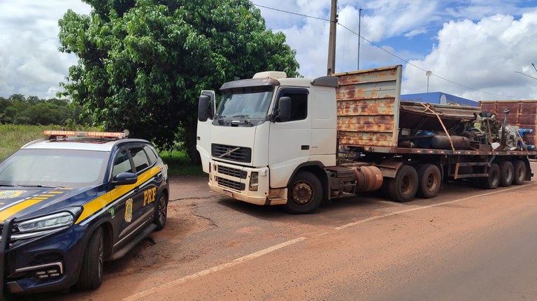 PRF apreende reboque adulterado em Água Clara (MS)