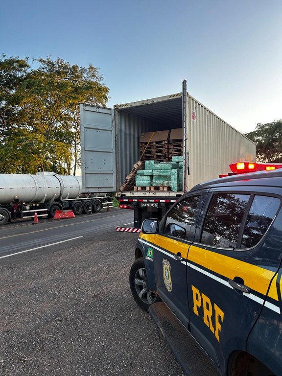 PRF apreende uma tonelada de maconha em Ivinhema (MS).jpg