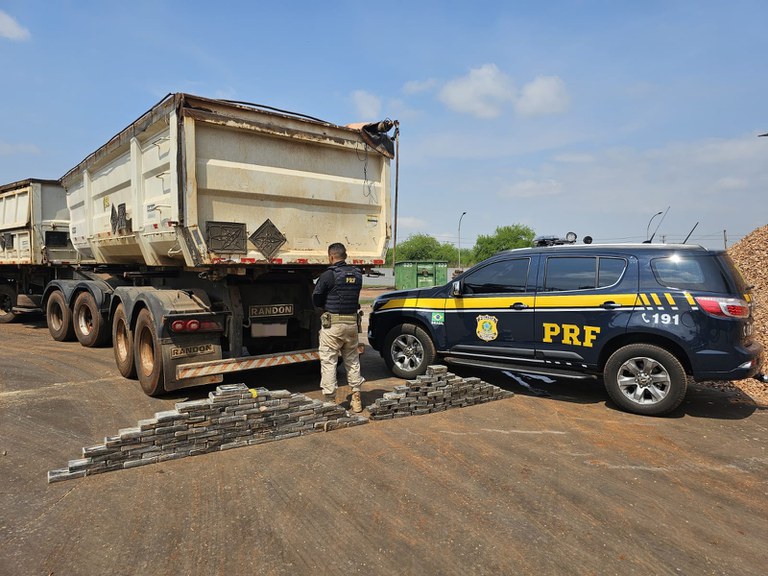 PRF apreende 129 Kg de cocaína em Campo Grande (MS).jpg