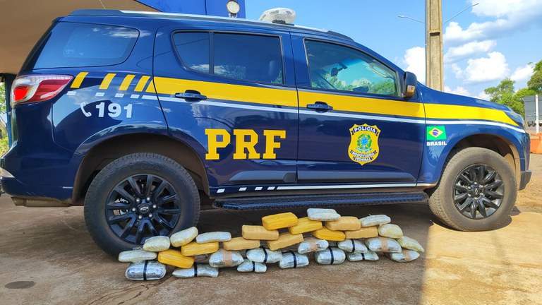 PRF apreende 25 Kg de maconha e skunk em Água Clara (MS).jpg