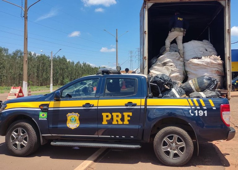 PRF apreende 252 Kg de skunk em Três Lagoas (MS).jpg