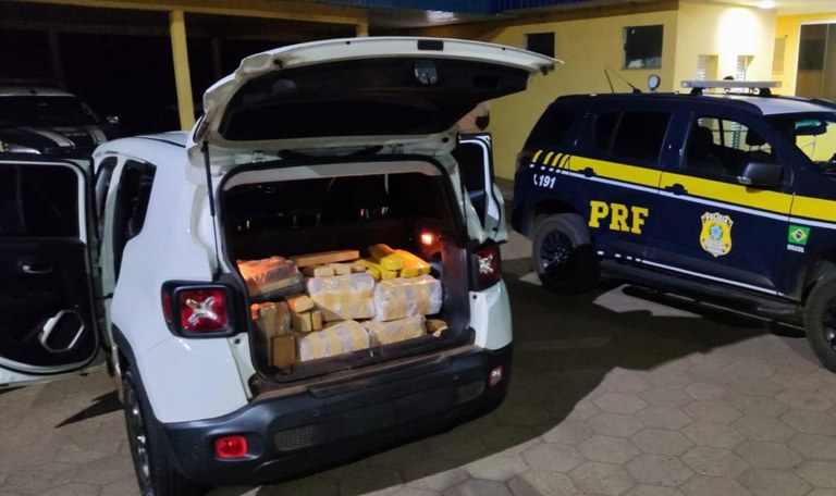 PRF apreende 353 kg de maconha e recupera veículo em Bataguassu (MS)