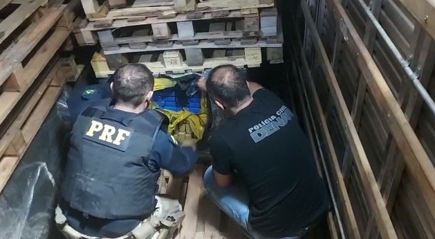 PRF e PC apreendem 3,8 toneladas de maconha e 35 Kg de pasta base de cocaína em Campo Grande (MS)