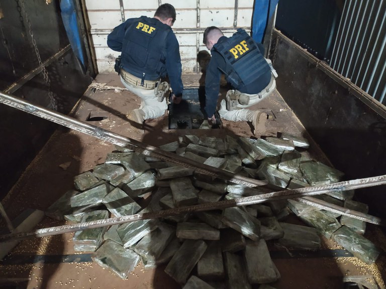 PRF apreende 276 Kg de cloridrato de cocaína em Mundo Novo (MS)1