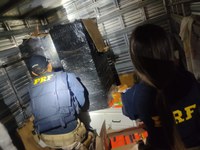 PRF apreende eletrônicos contrabandeados em caminhão de mudança em Selvíria (MS)