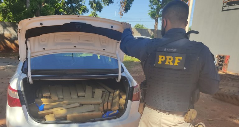 PRF apreende 293 Kg de maconha e recupera veículo em Inocência (MS)