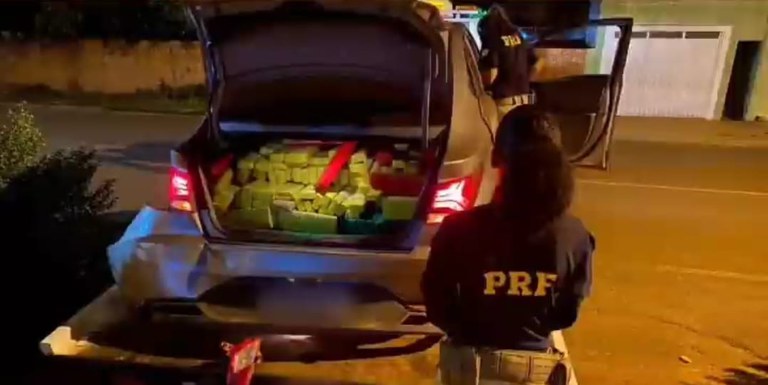 PRF apreende 988 Kg de maconha em Sidrolândia (MS)