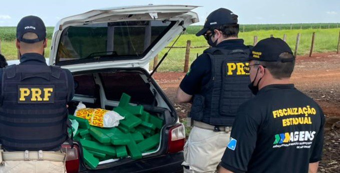 PRF e AGEMS apreendem 260 Kg de maconha com dois menores em Maracaju (MS)