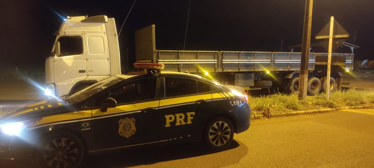 PRF recupera caminhão em Ponta Porã (MS)