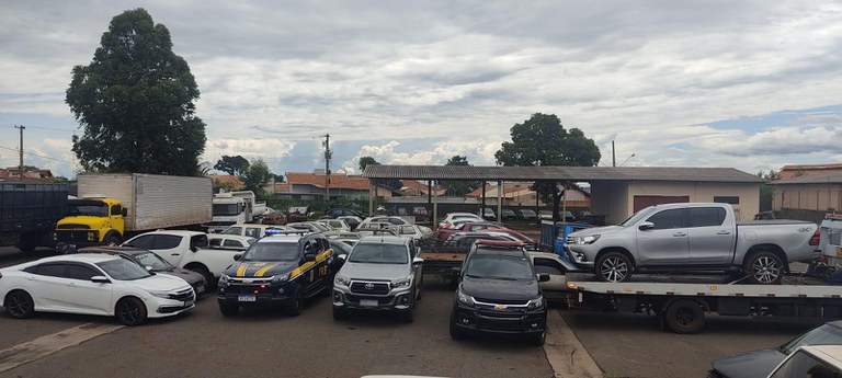 PRF e PC recuperam dois veículos com placas clonadas em Campo Grande (MS)