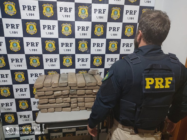 PRF apreende 49,7 Kg de maconha em Água Clara (MS)