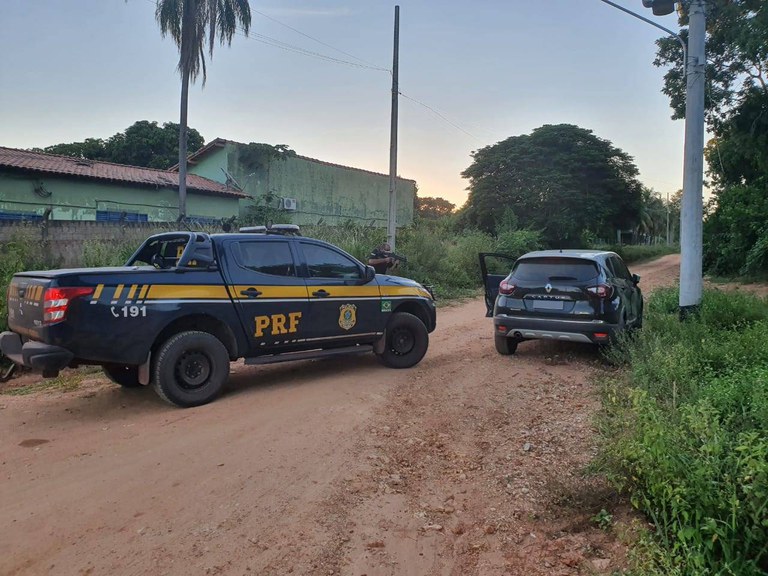 PRF recupera na BR-262 veículo roubado no Rio de Janeiro