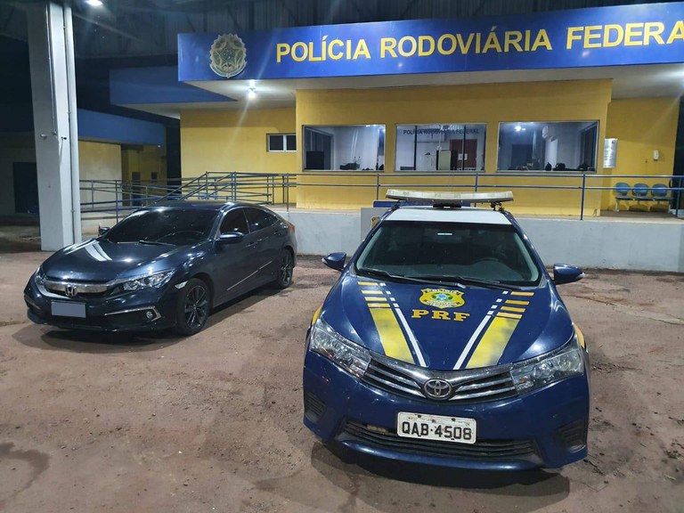 PRF recupera dois veículos na BR-262