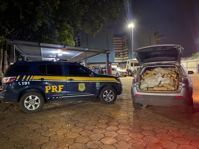 PRF apreende 861 Kg de maconha em Terenos (MS)