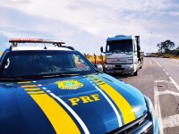 PRF recupera em Campo Grande (MS) caminhão de vítima mantida refém no MT