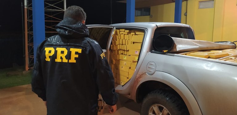PRF recupera caminhonete lotada de maconha em Caarapó (MS)