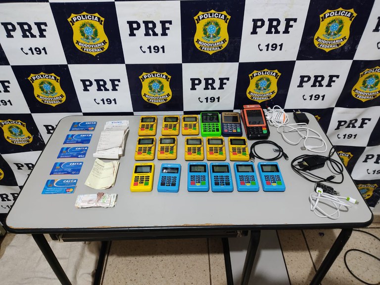 PRF prende em Água Clara (MS) quadrilha de estelionatários que clonava cartões