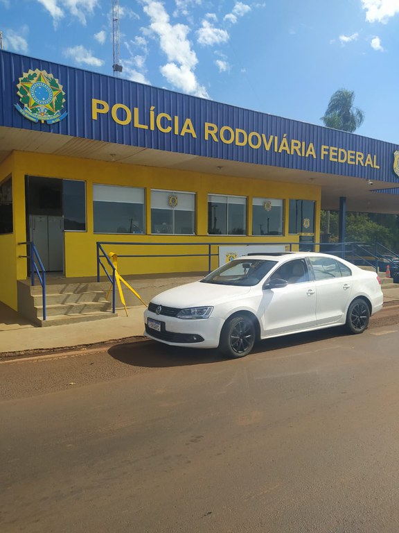 PRF recupera em Rio Brilhante (MS) veículo com registro de roubo e prende casal