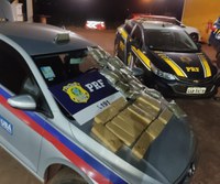 PRF apreende 20 Kg de maconha e skunk em táxi na BR-463