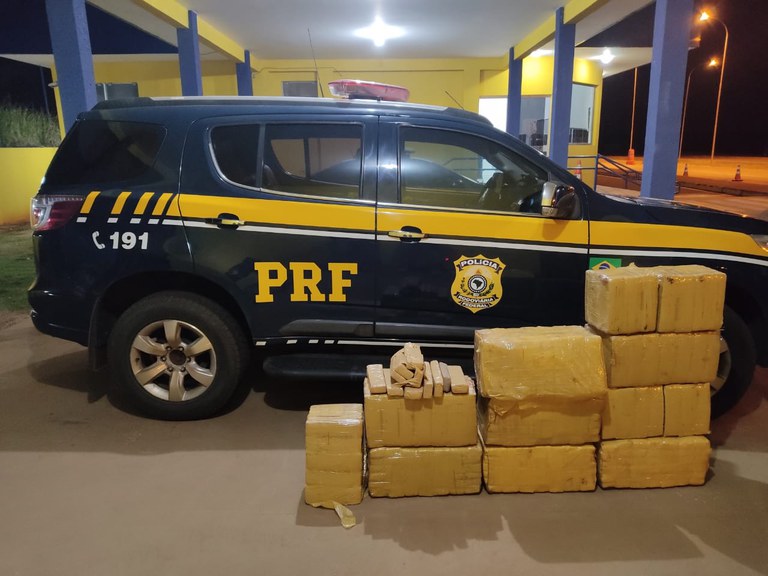 PRF apreende 217 Kg de maconha em Eldorado (MS)