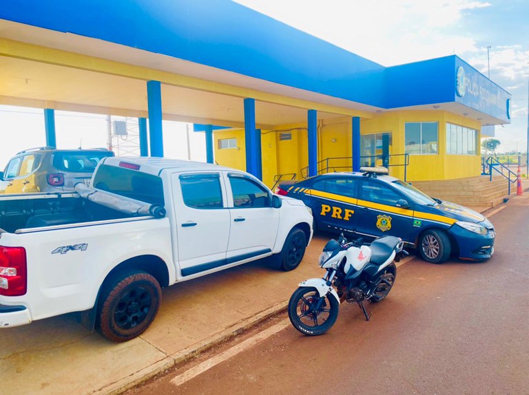PRF recupera caminhonete e prende batedor em Caarapó (MS)