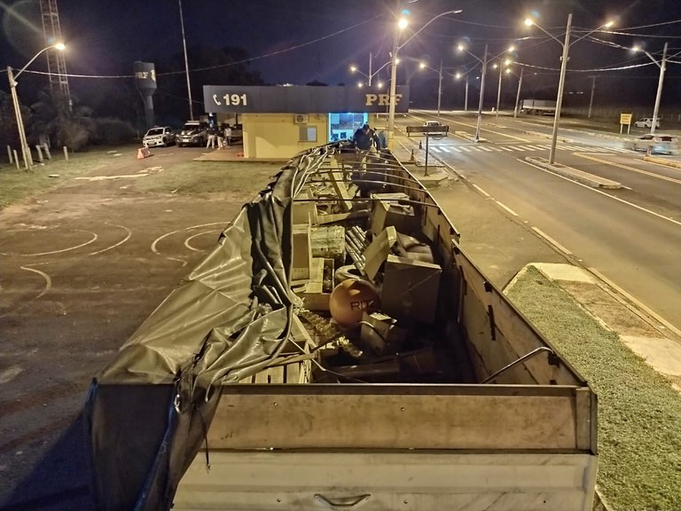 PRF recupera em Campo Grande (MS) carga roubada em MG