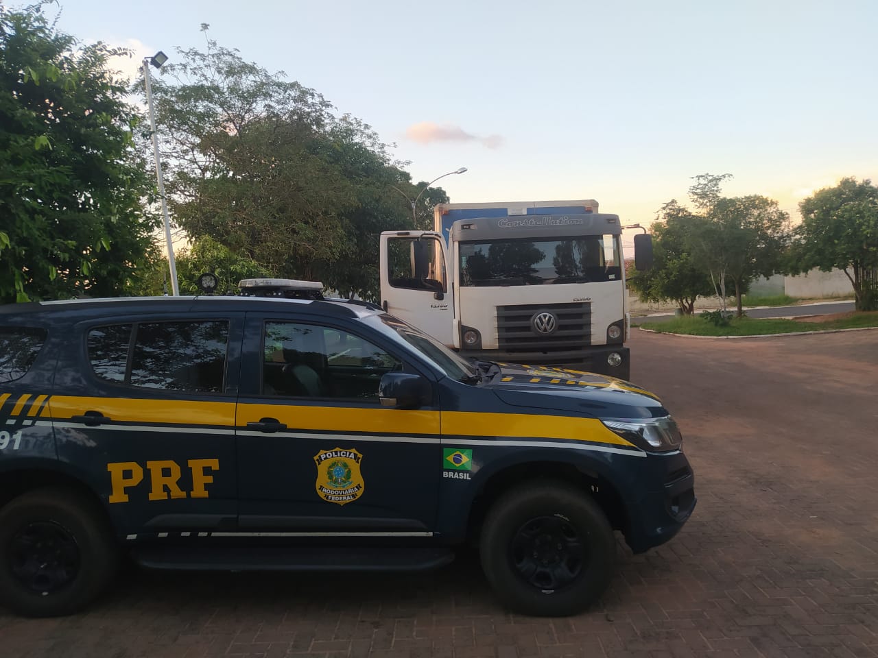 PRF recupera em Coxim (MS) caminhão de vítima de sequestro no MT2