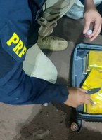 PRF apreende 22,8 Kg de cocaína com passageiro de ônibus em Terenos (MS)