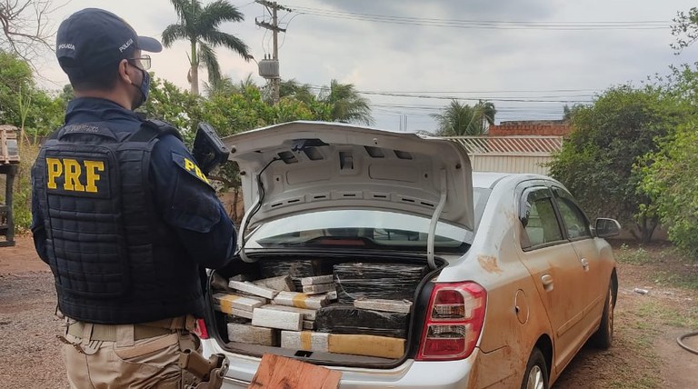 PRF apreende 409 Kg de maconha e recupera veículo em Três Lagoas (MS)