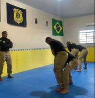 Superintendência da PRF em Cuiabá-MT oferece aulas de Jiu-jitsu/Defesa Pessoal para servidores