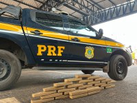 PRF apreende 28 tabletes de maconha em Cáceres/MT